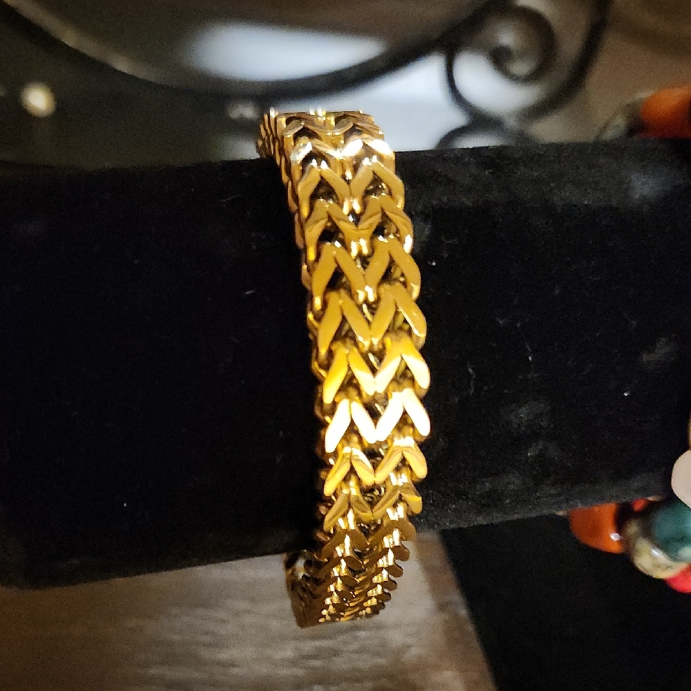 Elegant 18k Gold Plated Stainless Steel Bracelet (+ One Extra Bracelet Gift)🎁
